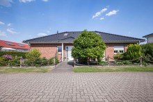  Bungalow mit Einliegerwohnung in Bestlage!